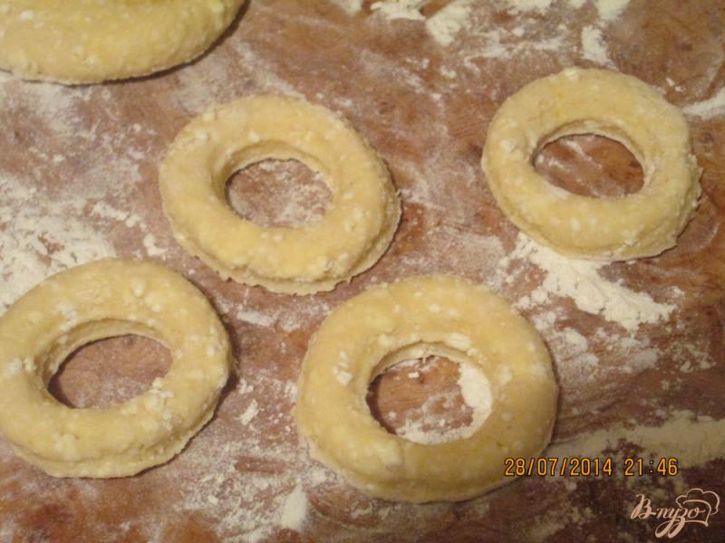 Фото приготовление рецепта: Творожные пончики шаг №3