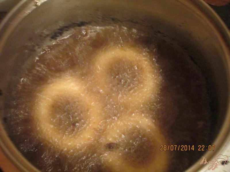 Фото приготовление рецепта: Творожные пончики шаг №4