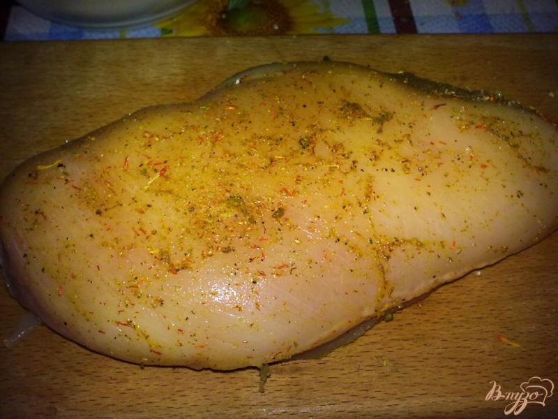 Фото приготовление рецепта: Куриное филе с остринкой шаг №1