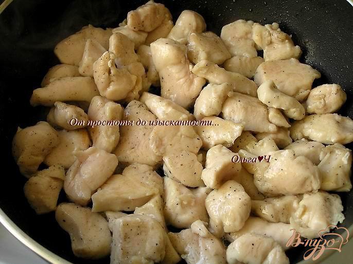 Фото приготовление рецепта: Лапша с куриными грудками, грибами и овощами шаг №1