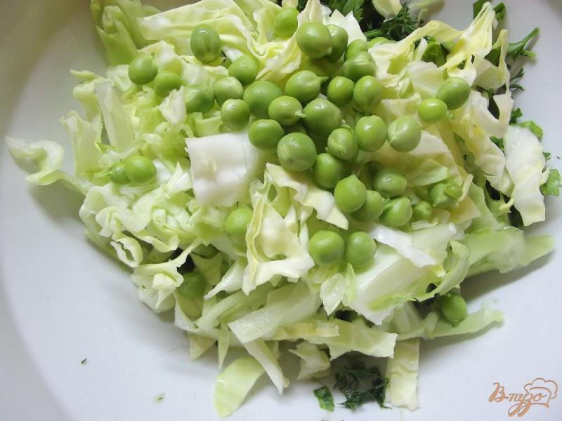 Фото приготовление рецепта: Салат с зеленым горошком шаг №4