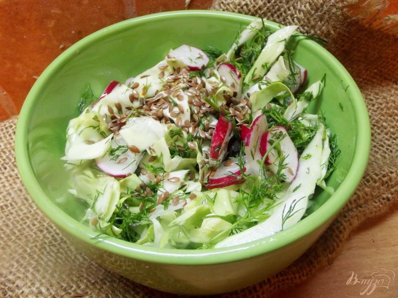 Фото приготовление рецепта: Салат с льняным семенем и редиской шаг №5