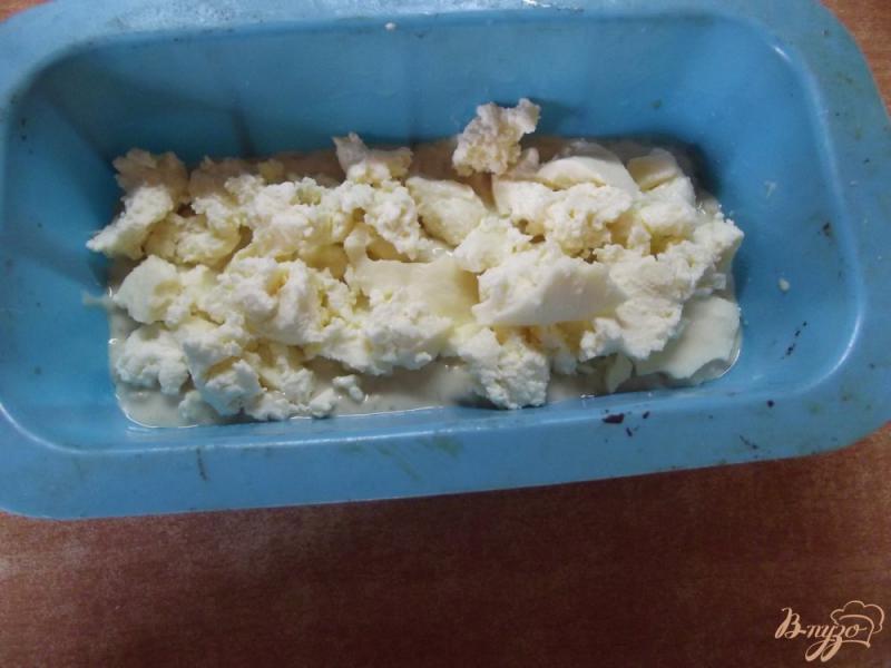 Фото приготовление рецепта: Заливной овсяный хлеб с овечьей брынзой шаг №6
