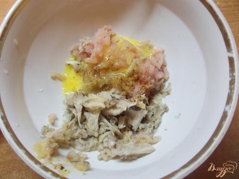Фото приготовление рецепта: Котлеты куриные с грибами шаг №5
