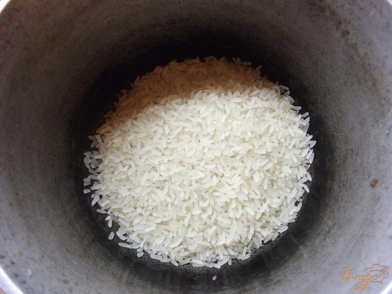Фото приготовление рецепта: Восточный рис в соевом соусе с корицей шаг №1