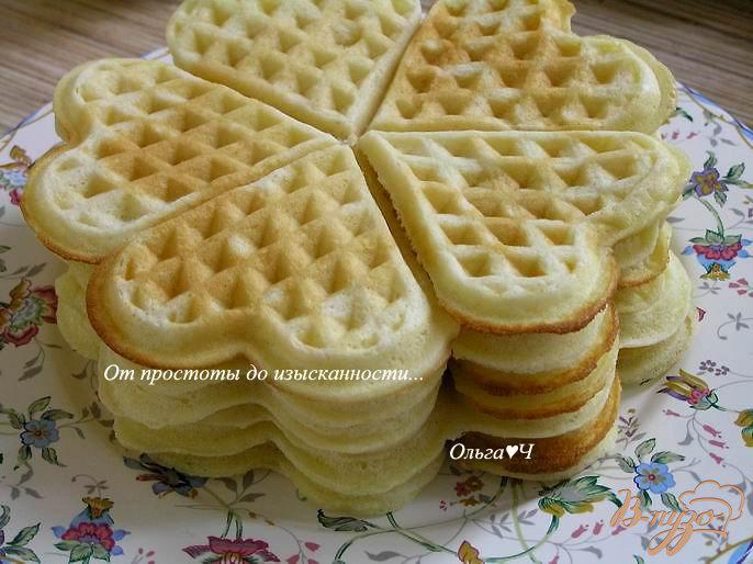 Фото приготовление рецепта: Вафельный торт со сгущенкой шаг №5