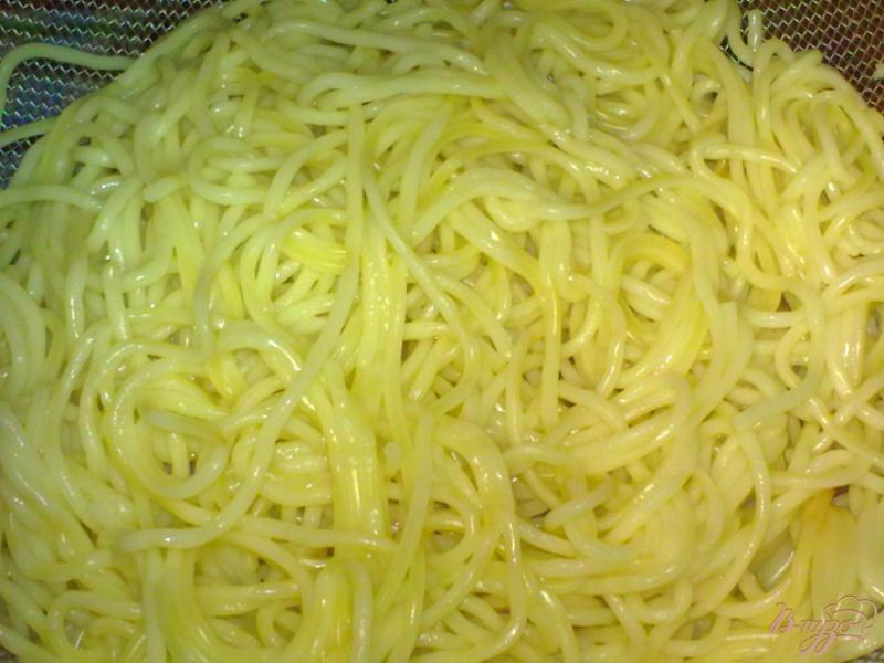 Фото приготовление рецепта: Спагетти с остринкой шаг №1