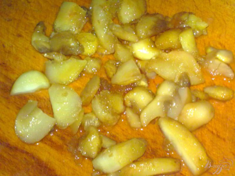 Фото приготовление рецепта: Куриный суп  с гречкой и грибами шаг №6