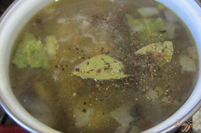 Фото приготовление рецепта: Гороховый суп с опятами. шаг №6