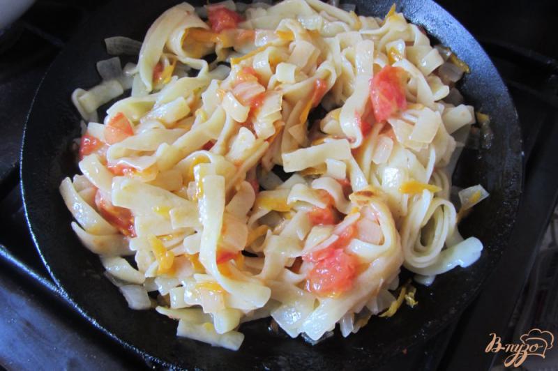 Фото приготовление рецепта: Спагетти тушеные с овощами и специями шаг №7