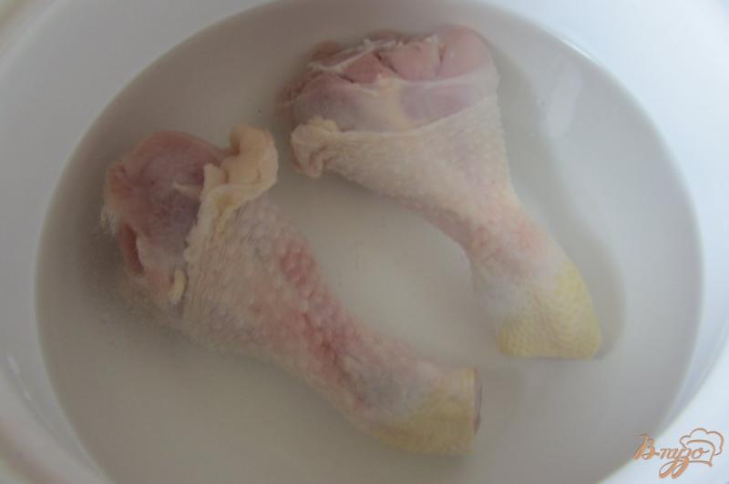 Фото приготовление рецепта: Душистая отварная куриная ножка шаг №1