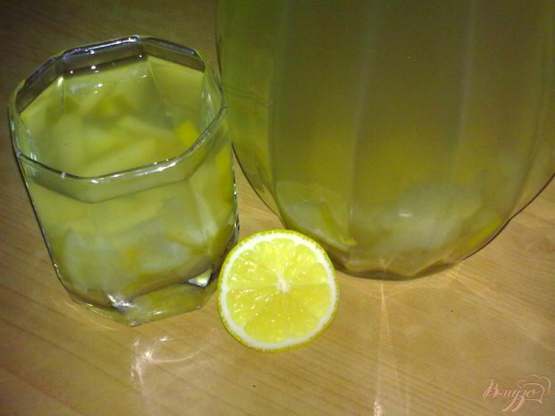 Фото приготовление рецепта: Компот из груш с лимоном и пряностями шаг №5