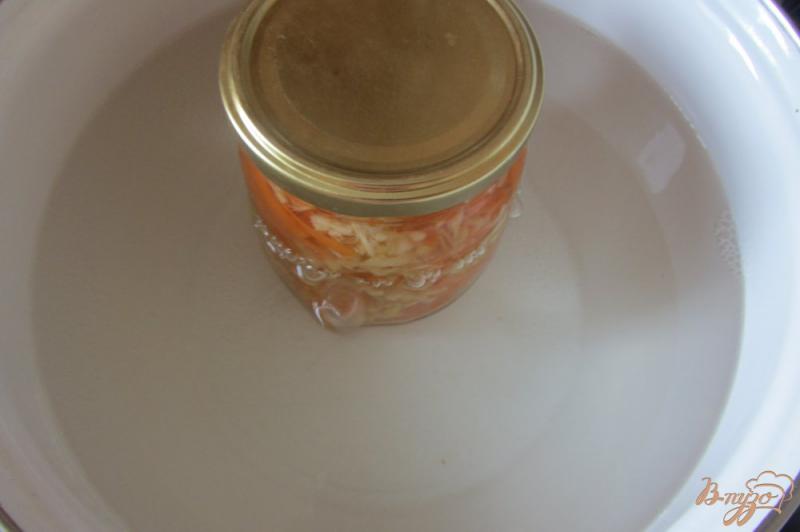 Фото приготовление рецепта: Яблоки с морковкой и хреном шаг №6
