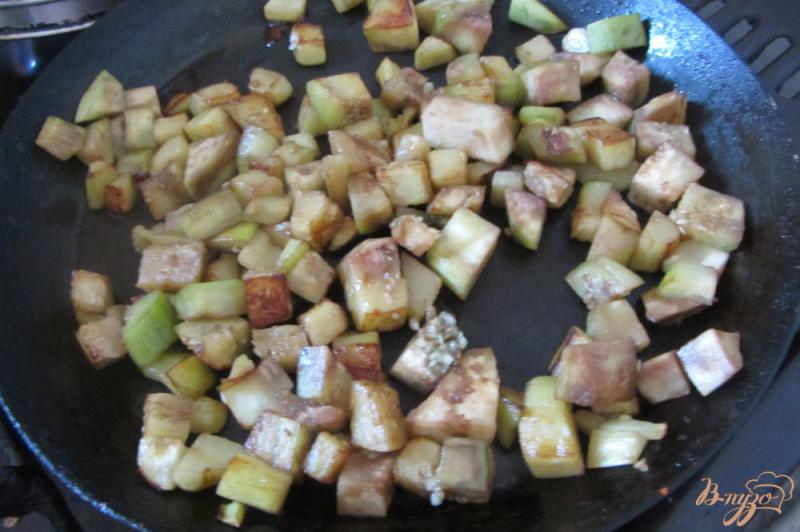 Фото приготовление рецепта: Холодная закуска из баклажанов с помидорами шаг №3