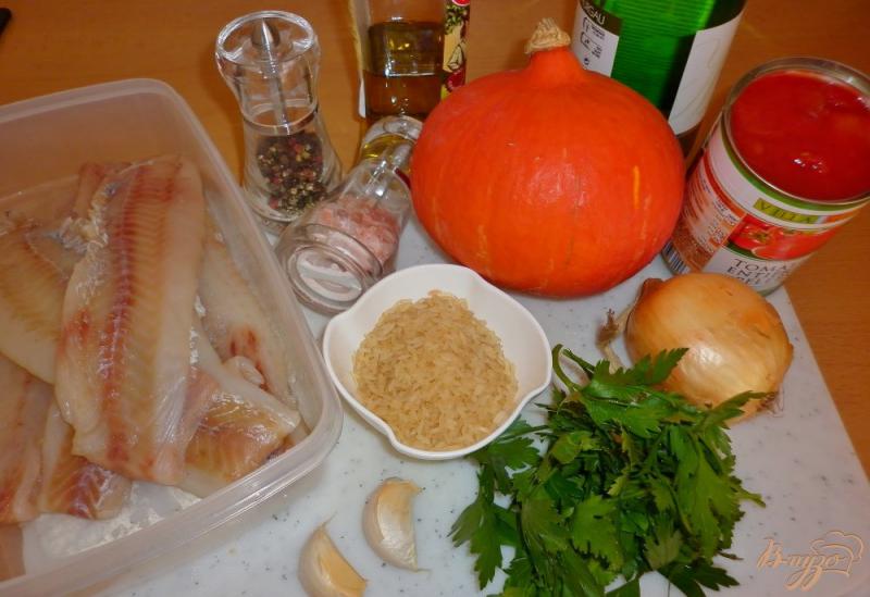 Фото приготовление рецепта: Рыба с тыквой и томатным соусом шаг №1