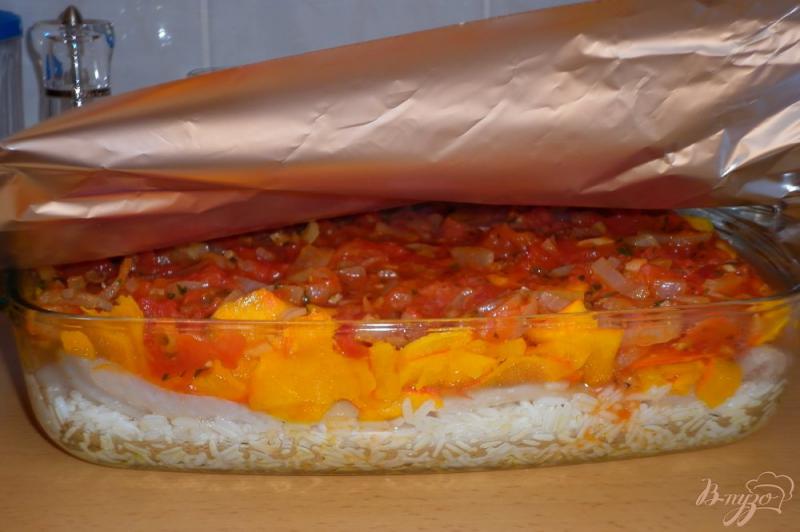 Фото приготовление рецепта: Рыба с тыквой и томатным соусом шаг №8