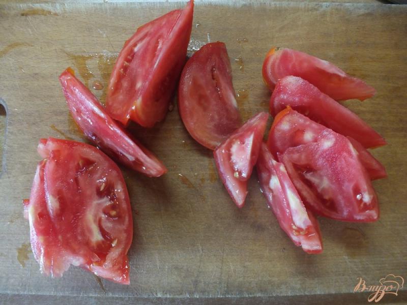 Фото приготовление рецепта: Салат из помидора с  фенхелем и шалфеем шаг №2