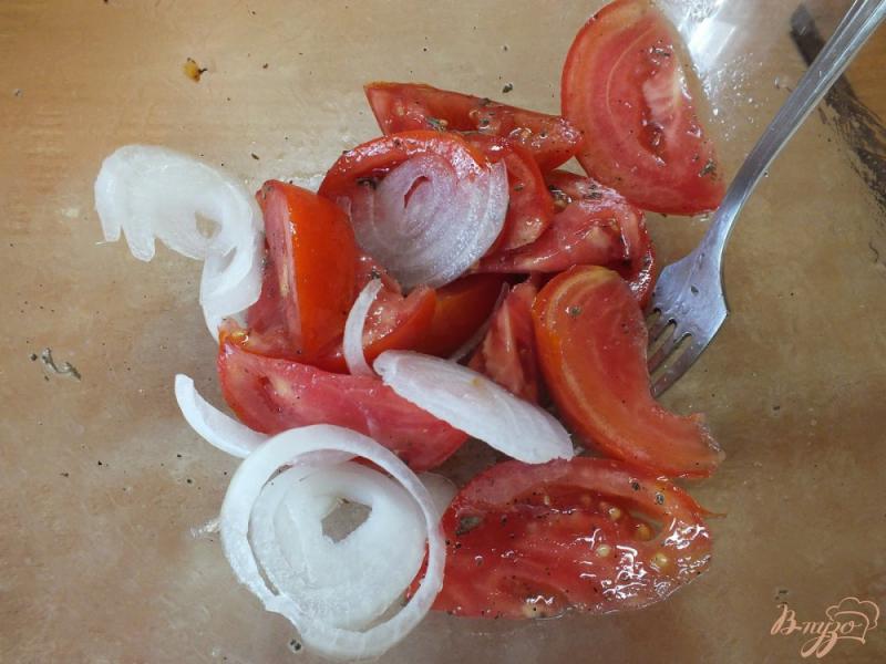 Фото приготовление рецепта: Салат из помидора с  фенхелем и шалфеем шаг №6