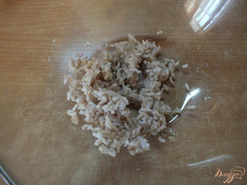Фото приготовление рецепта: Салат из индюка, неочищеного риса и моркови шаг №2
