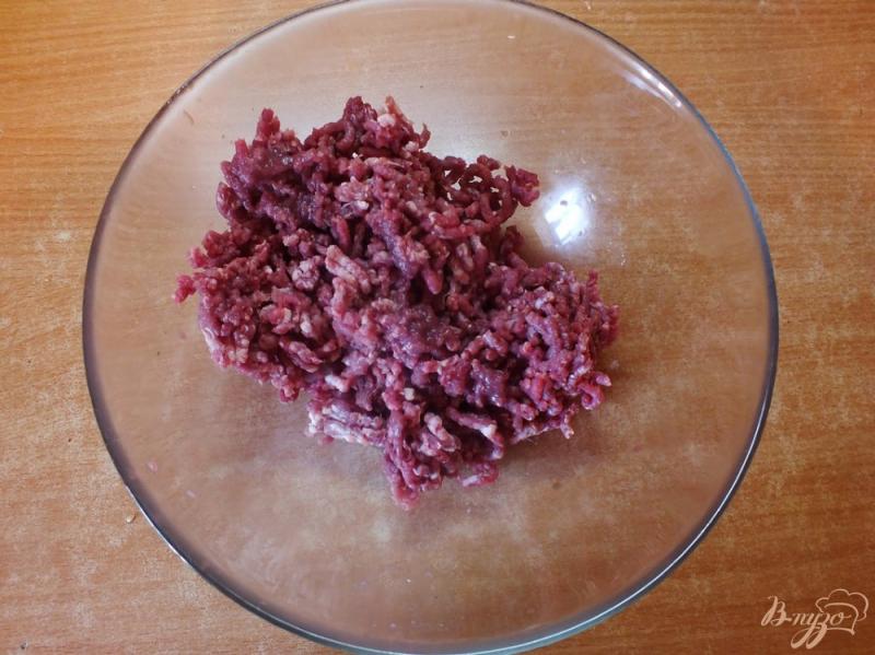 Фото приготовление рецепта: Тефтели тушеные в базиликово-томатной подливе шаг №2