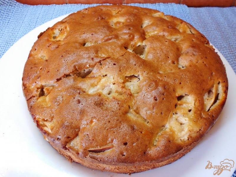 Фото приготовление рецепта: Яблочный пирог с добавлением виски шаг №8