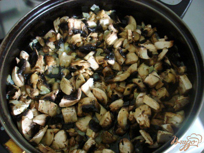 Фото приготовление рецепта: Блины с грибами и капустой шаг №4