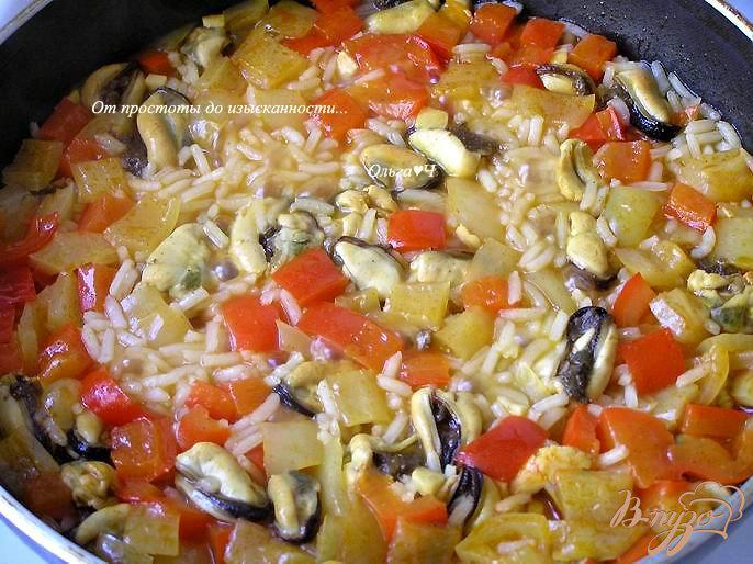 Фото приготовление рецепта: Рис мелосо с мидими и овощами шаг №5