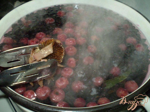 Фото приготовление рецепта: Полезный компот с эхинацеей и вишней шаг №3