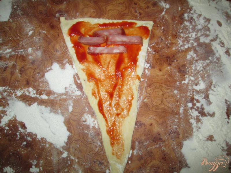Фото приготовление рецепта: Пирожки с начинкой пиццы шаг №2