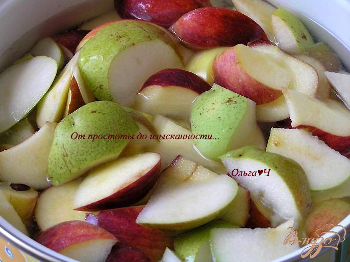 Фото приготовление рецепта: Яблочно-грушевый кисель шаг №2