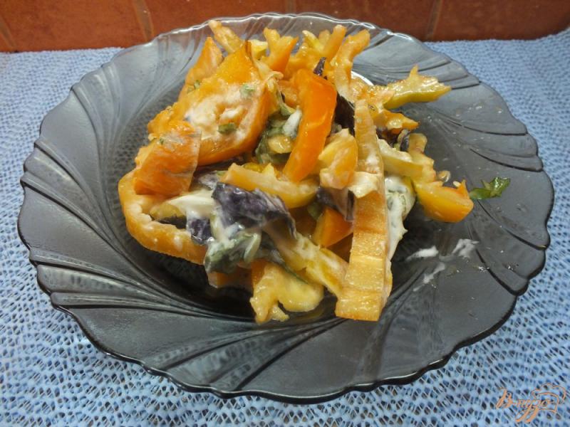 Фото приготовление рецепта: Салат из желтых микадо и болгарского перца шаг №7
