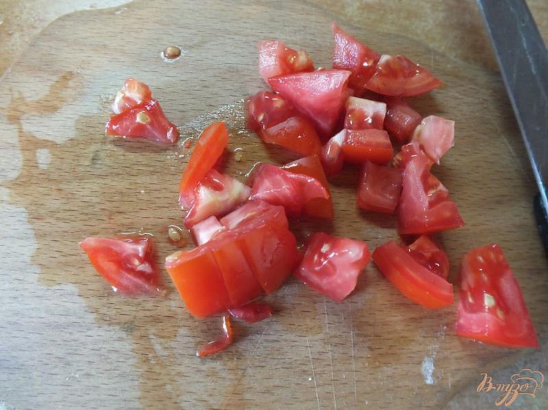 Фото приготовление рецепта: Кексы с помидорами и сулугуни шаг №4