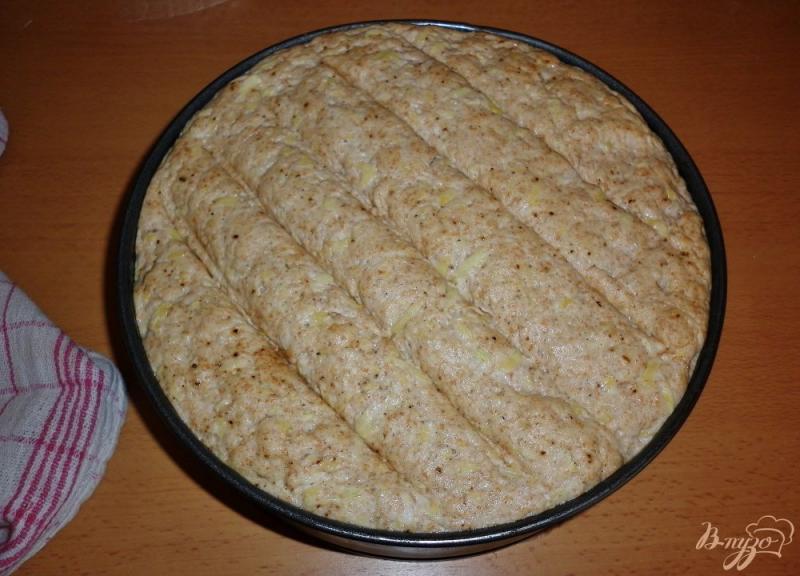 Фото приготовление рецепта: Хлеб с цуккини и луком шаг №7