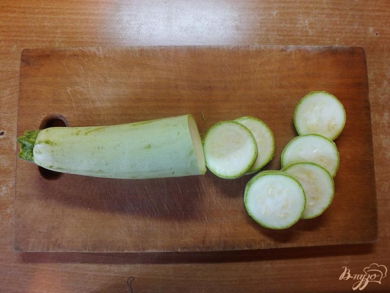 Фото приготовление рецепта: Запеченные овощи-дуэт под шубой из сулугуни и зелени шаг №2