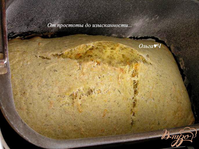 Фото приготовление рецепта: Хлеб с морковью и укропом шаг №4