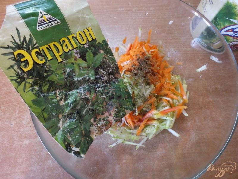 Фото приготовление рецепта: Салат из свежих кабачков и моркви шаг №5