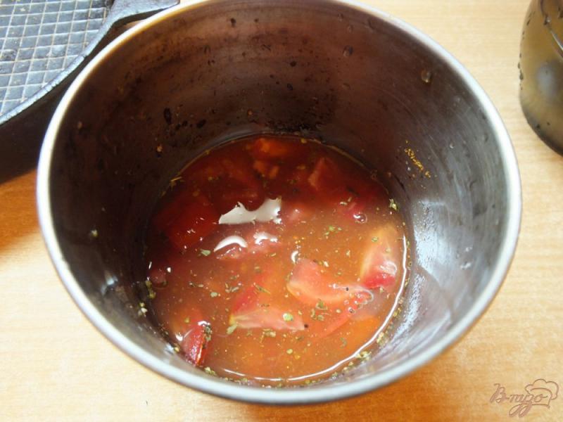 Фото приготовление рецепта: Баклажаны под соусом из помидоров шаг №3
