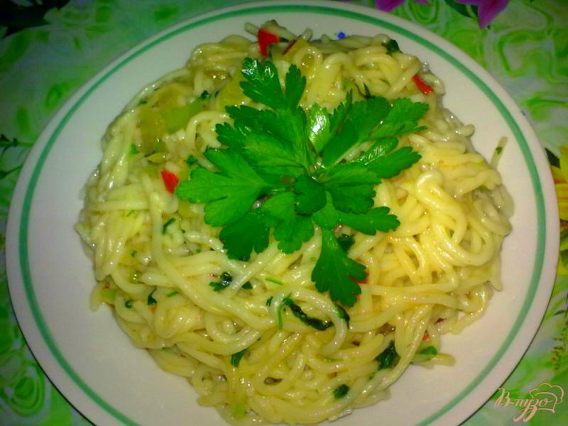 Фото приготовление рецепта: Спагетти с зеленью и имбирем шаг №6