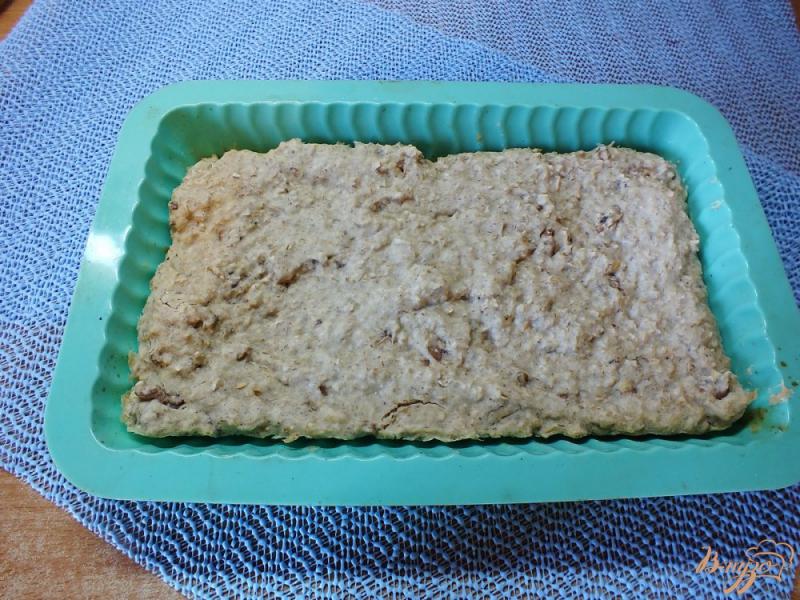 Фото приготовление рецепта: Овсяные хлебцы с грецкими орехами шаг №11
