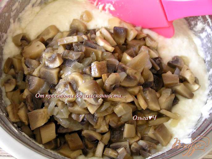 Фото приготовление рецепта: Закусочный манник с грибами (в мультиварке) шаг №3