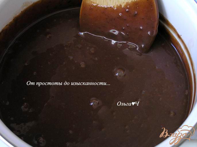Фото приготовление рецепта: Шоколадное песочное печенье с орехами шаг №3