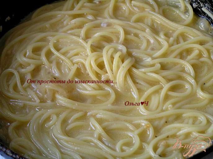 Фото приготовление рецепта: Курица в сливочном соусе со спагетти и итальянскими травами шаг №5