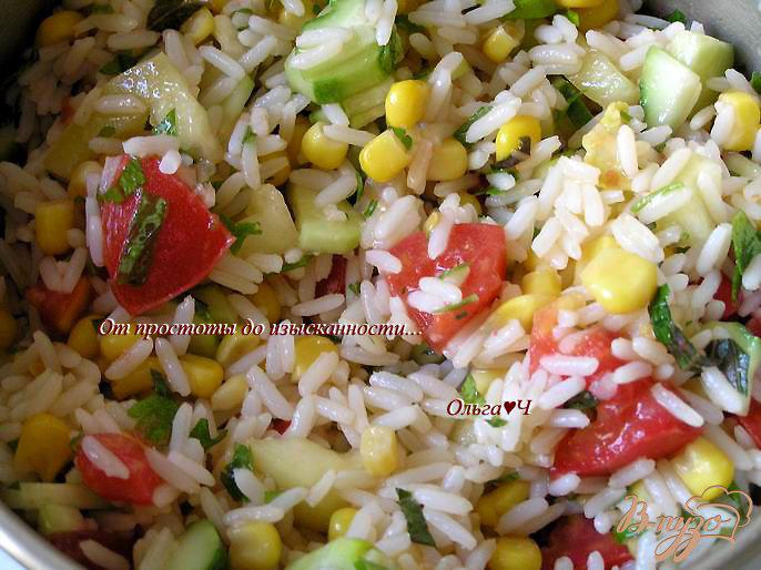 Фото приготовление рецепта: Теплый рисовый салат с овощами шаг №4