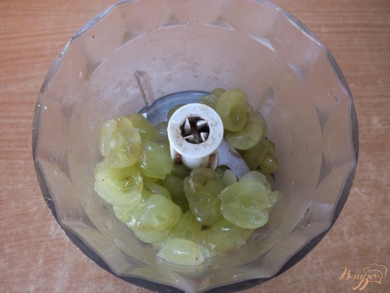 Фото приготовление рецепта: Сорбе из винограда с ликером и грецким орехом шаг №3