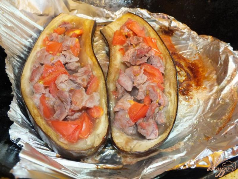 Фото приготовление рецепта: Зразы с мясом и томатами из баклажанов шаг №7