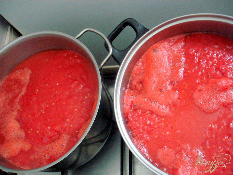 Фото приготовление рецепта: Томатный соус (заготовка на зиму) шаг №4