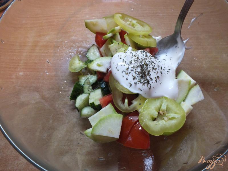 Фото приготовление рецепта: Салат с сырыми кабачками шаг №6