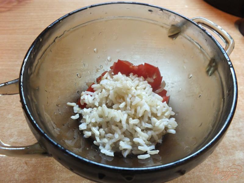 Фото приготовление рецепта: Зразы из синих с рисом, сыром и помидорами шаг №4