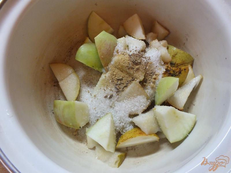 Фото приготовление рецепта: Имбирно-анисовый компот из груш и яблок шаг №5