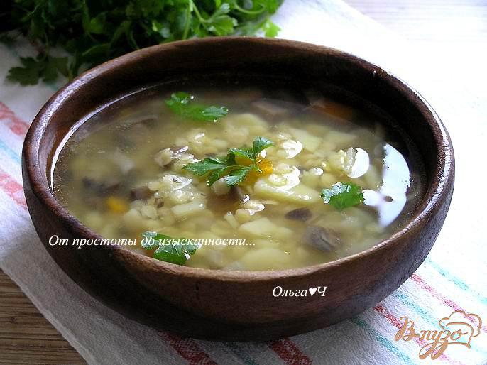 Фото приготовление рецепта: Суп с желтой чечевицей и грибами шаг №6
